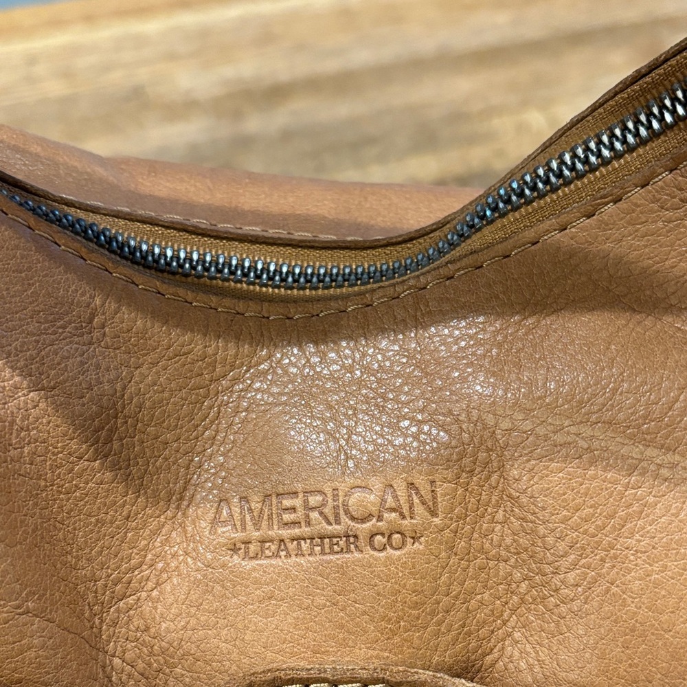 American Leather Co. Tan Shoulder Hobo Bag. Soft Leather. Organization Pockets. - Picture 2 of 15